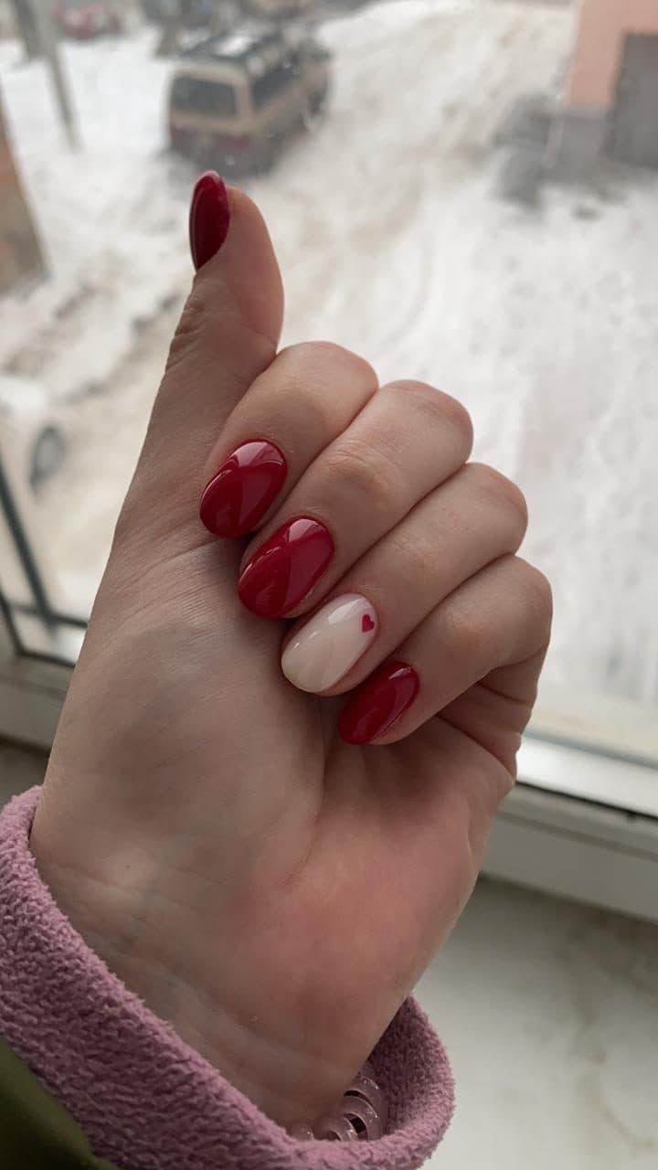 Красный с сердечком